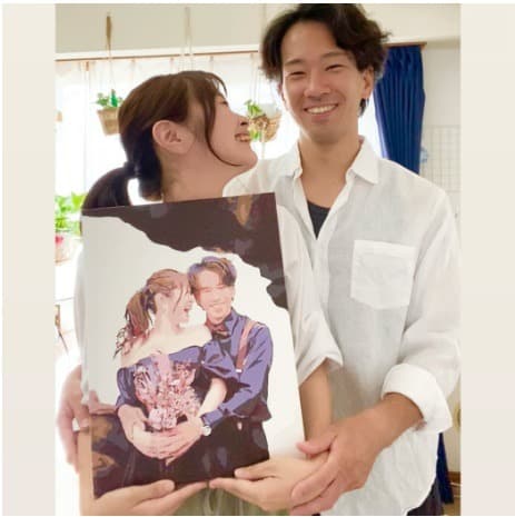完成した作品を持つR様ご夫妻